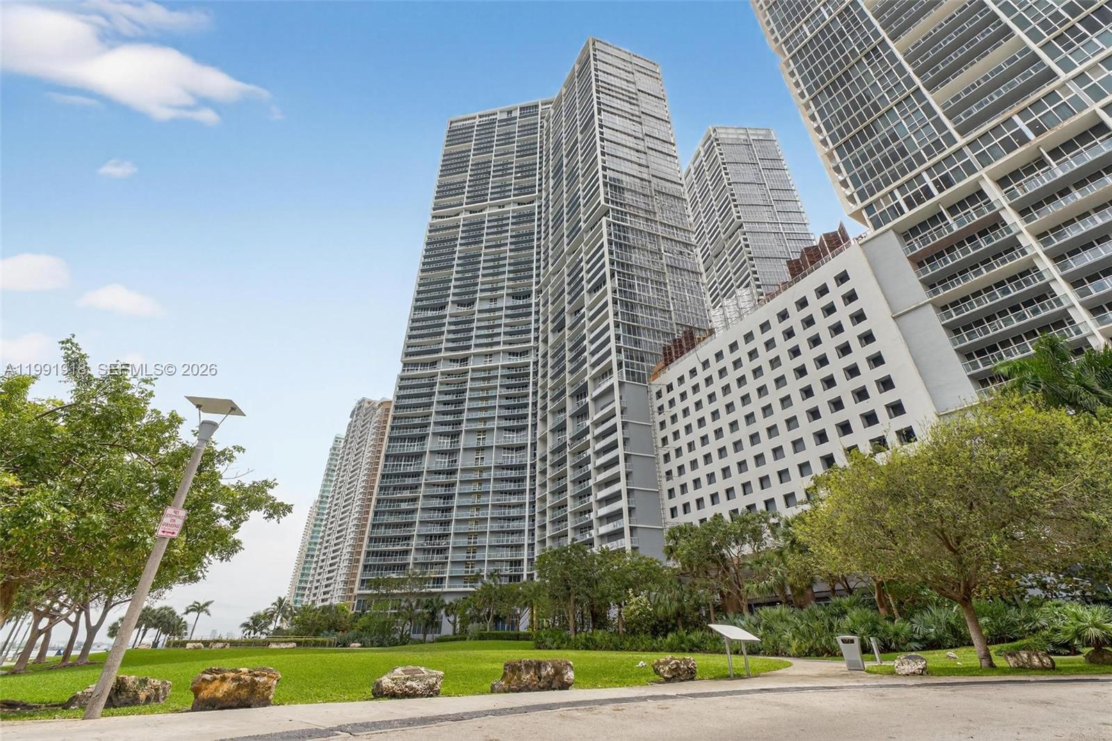 475 Brickell Ave #2209, Miami FL 33131