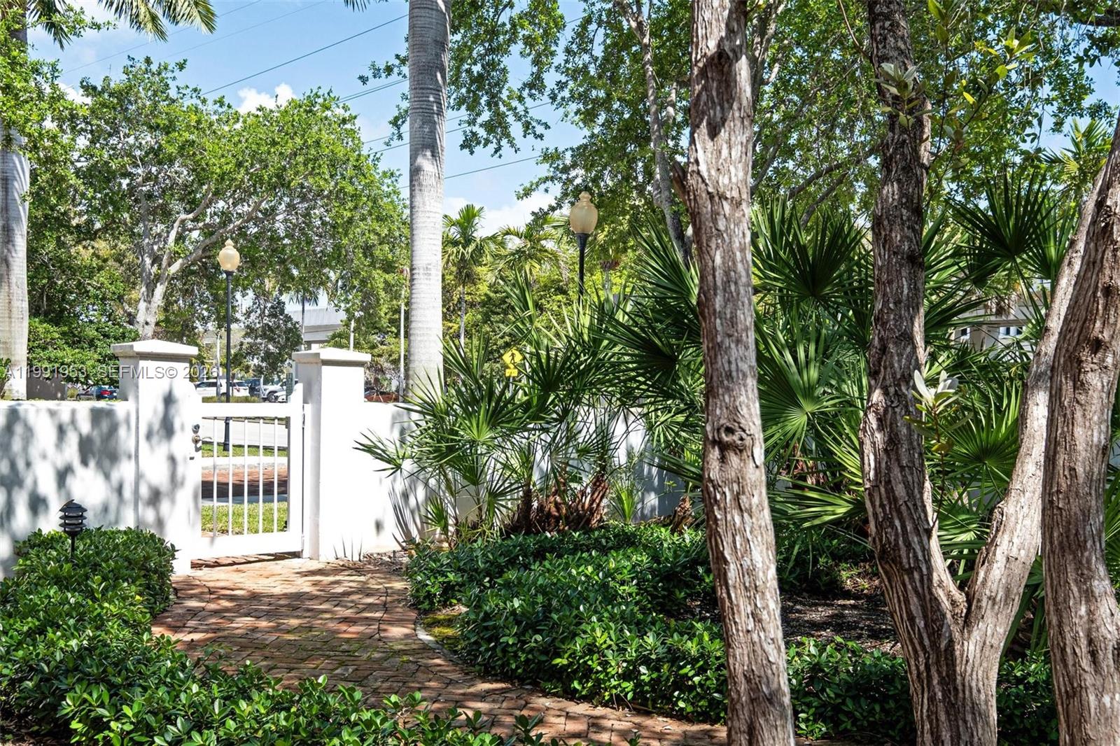 550 Loretto Ave #16, Coral Gables FL 33146