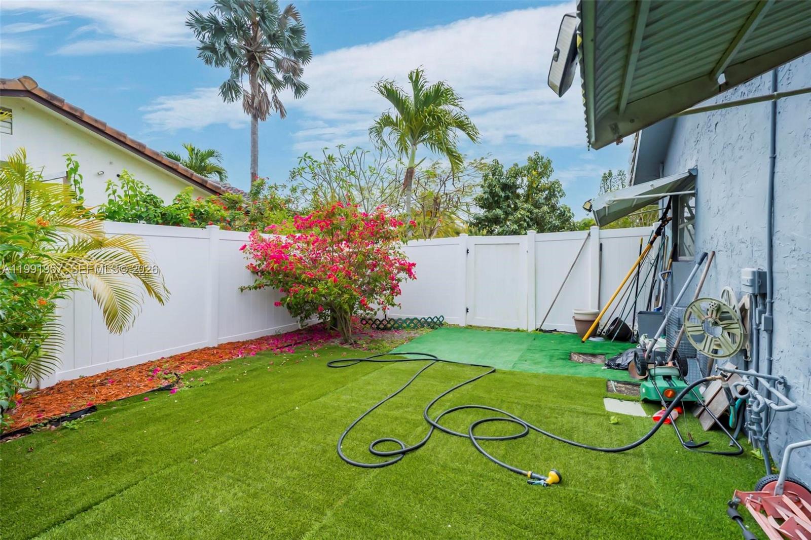 7211 NW 76th St, Tamarac FL 33321