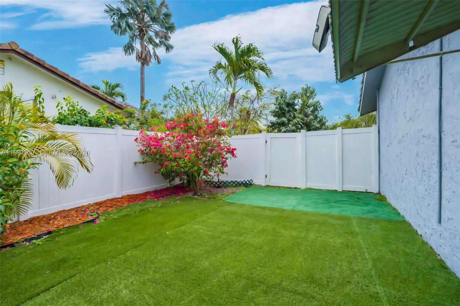 7211 NW 76th St, Tamarac FL 33321