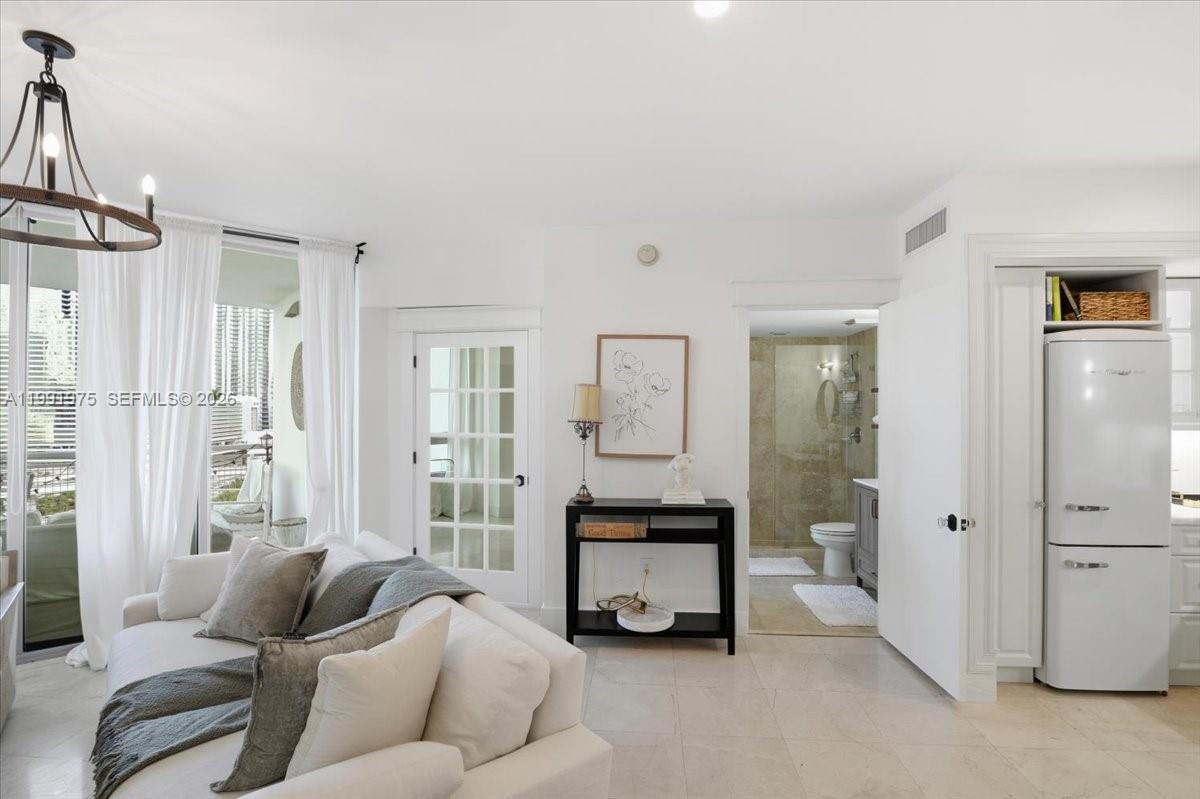 350 S Miami Ave #1205, Miami FL 33130