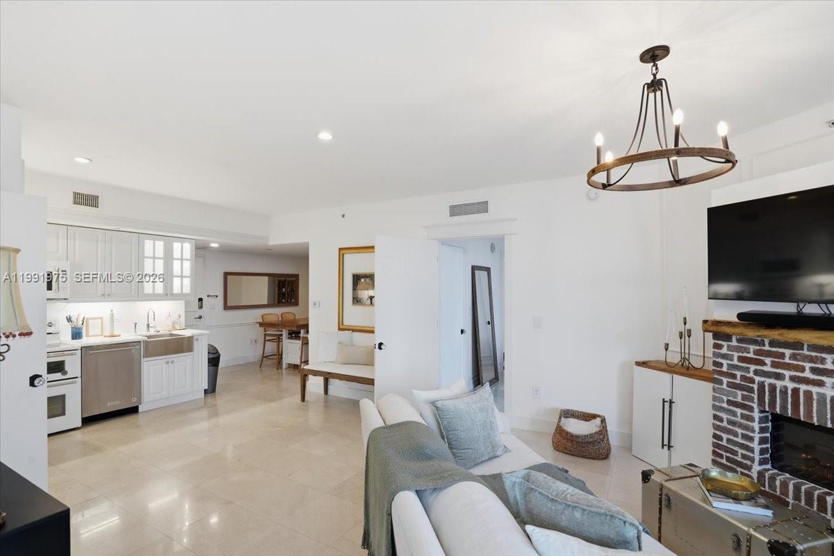 350 S Miami Ave #1205, Miami FL 33130