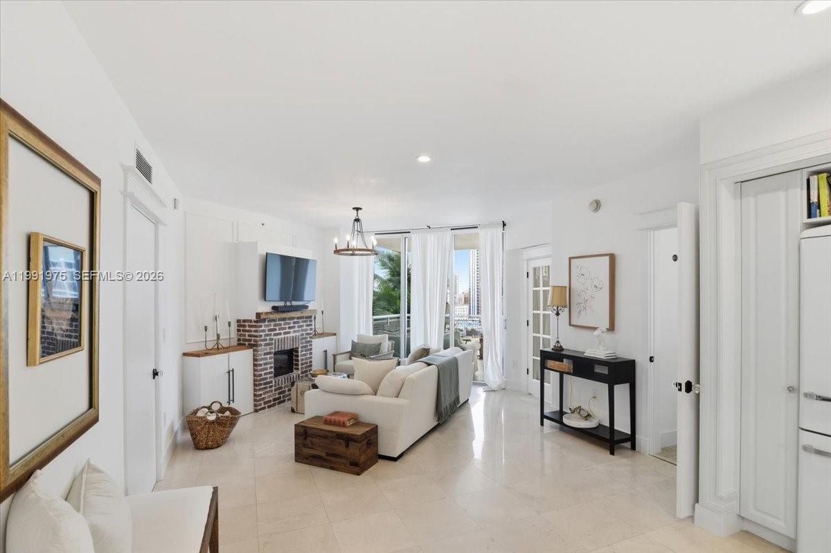350 S Miami Ave #1205, Miami FL 33130