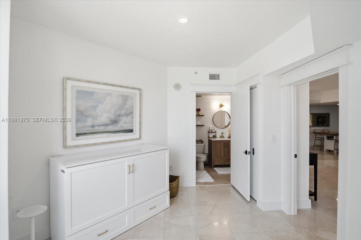 350 S Miami Ave #1205, Miami FL 33130
