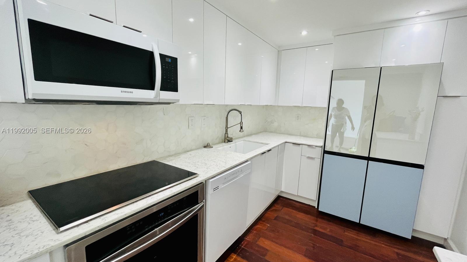 3731 N Country Club Dr #2225, Aventura FL 33180
