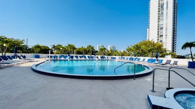 3731 N Country Club Dr #2225, Aventura FL 33180