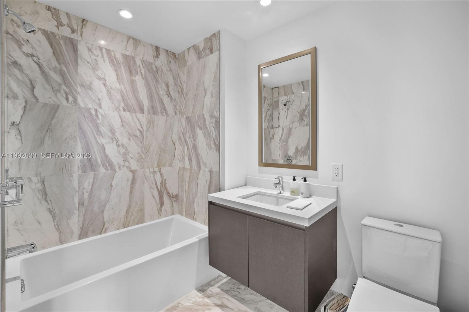 851 NE 1st Ave #3211, Miami FL 33132