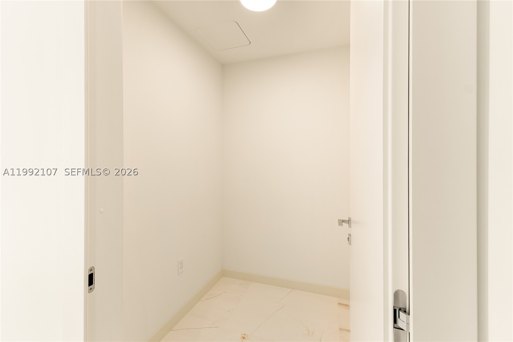 300 Biscayne Boulevard Way #2103C, Miami FL 33131