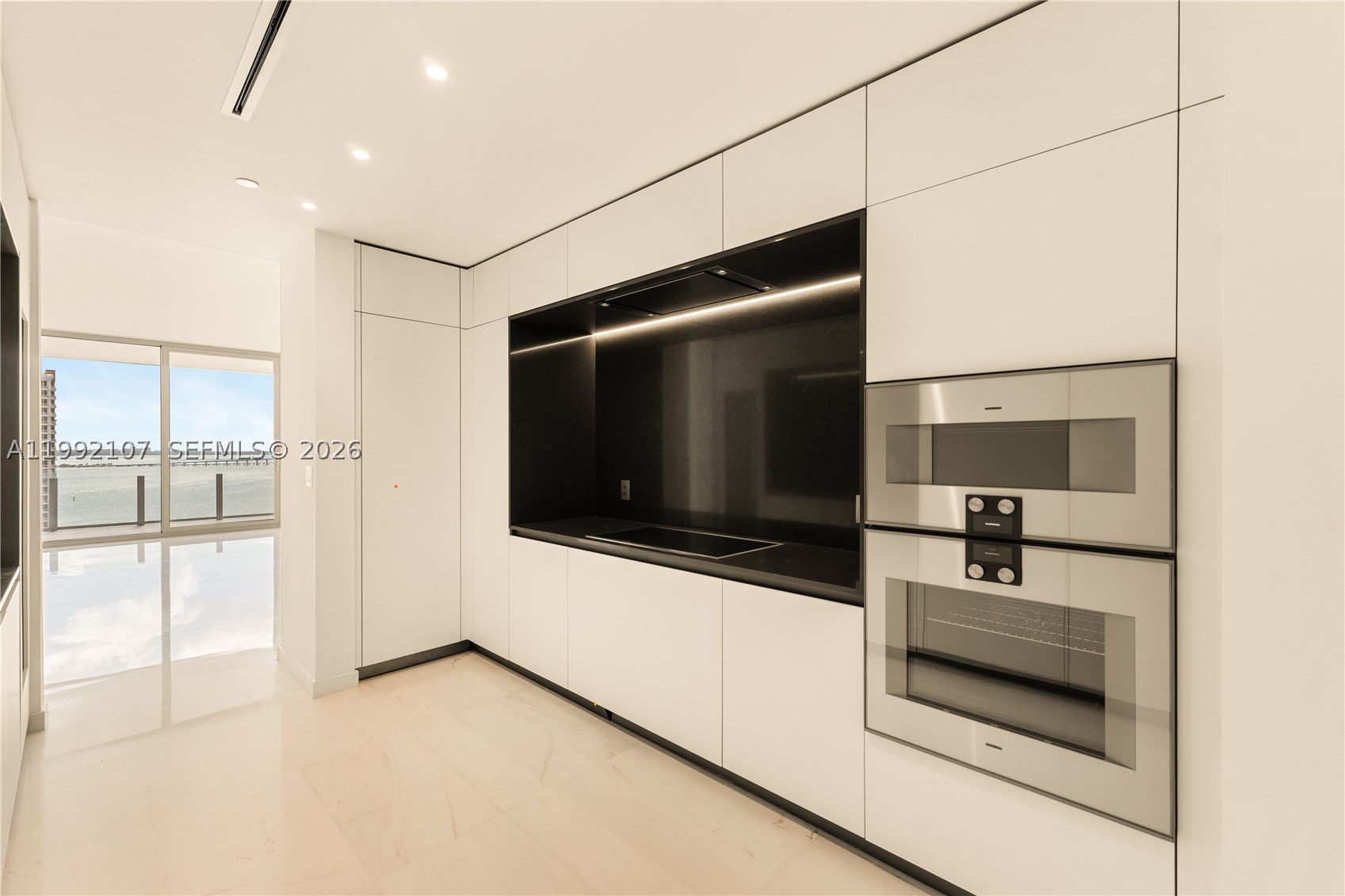 300 Biscayne Boulevard Way #2103C, Miami FL 33131