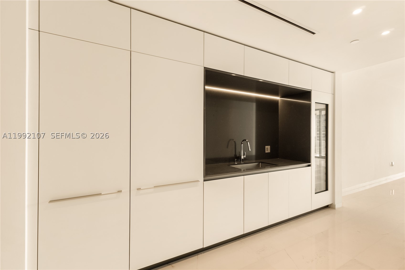 300 Biscayne Boulevard Way #2103C, Miami FL 33131