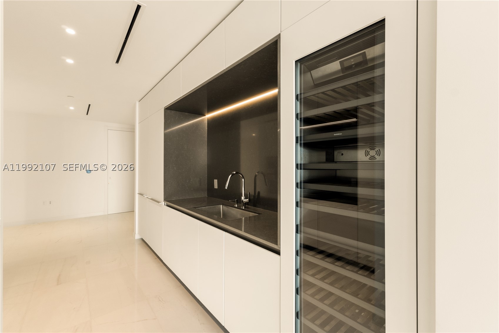 300 Biscayne Boulevard Way #2103C, Miami FL 33131