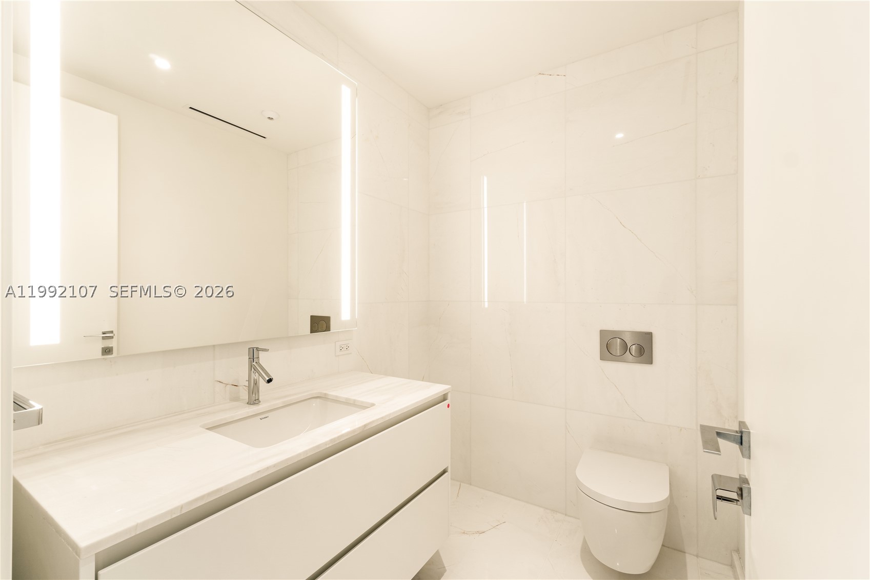 300 Biscayne Boulevard Way #2103C, Miami FL 33131