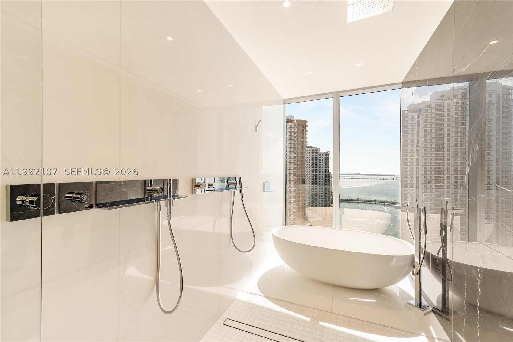 300 Biscayne Boulevard Way #2103C, Miami FL 33131