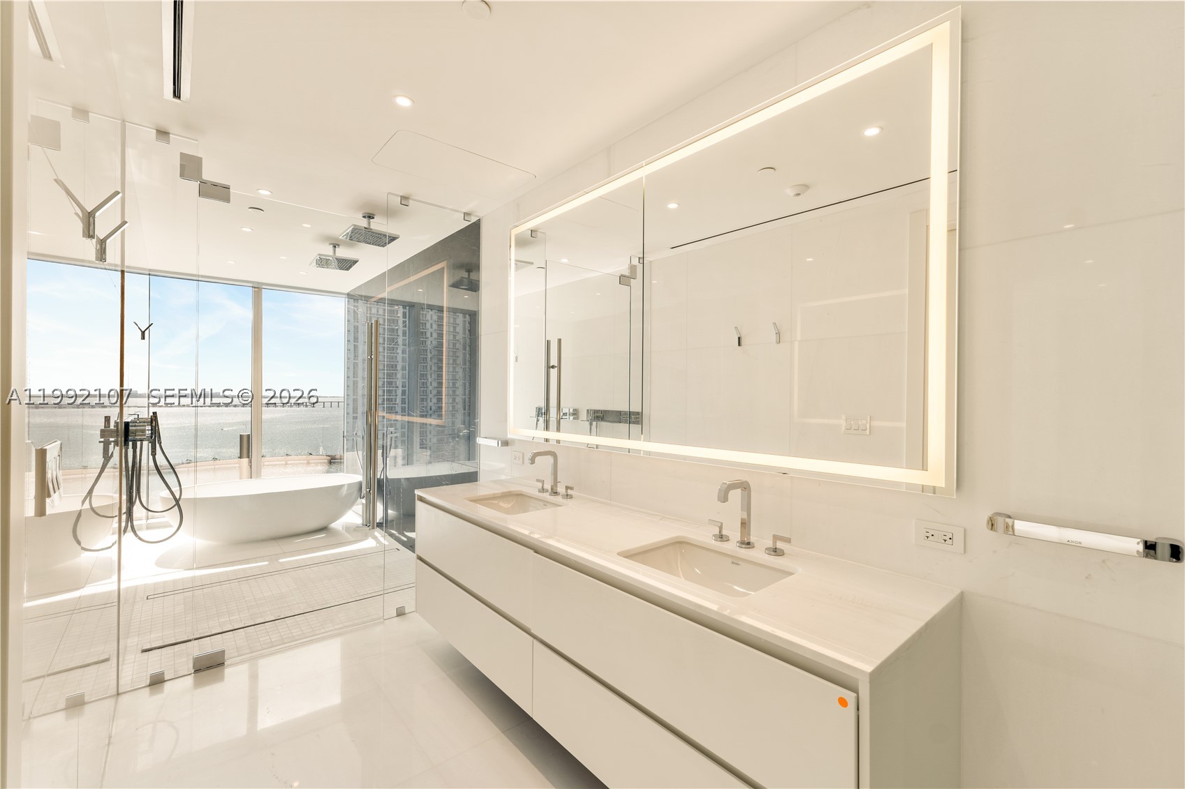 300 Biscayne Boulevard Way #2103C, Miami FL 33131