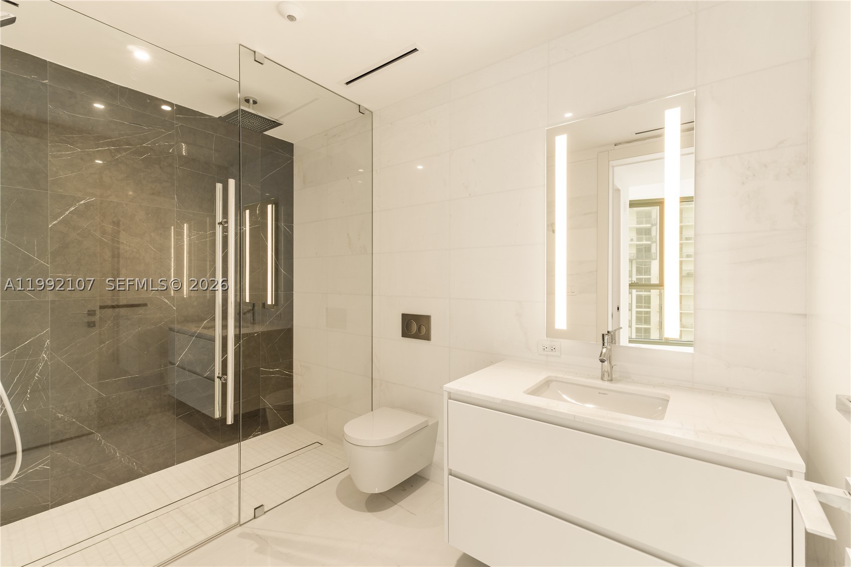 300 Biscayne Boulevard Way #2103C, Miami FL 33131