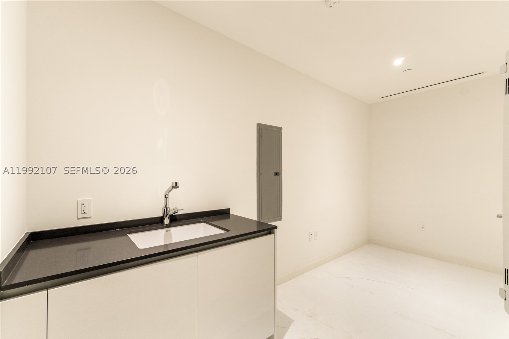 300 Biscayne Boulevard Way #2103C, Miami FL 33131