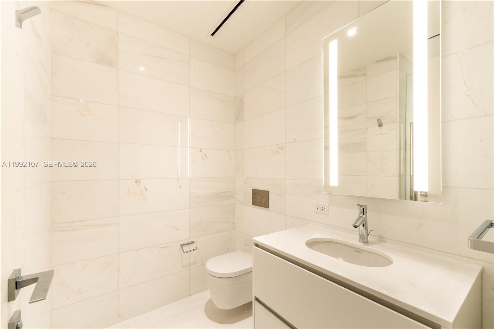 300 Biscayne Boulevard Way #2103C, Miami FL 33131