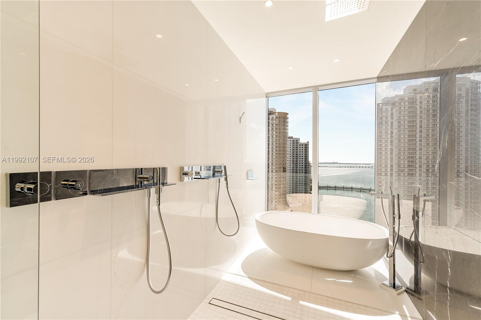 300 Biscayne Boulevard Way #2103C, Miami FL 33131