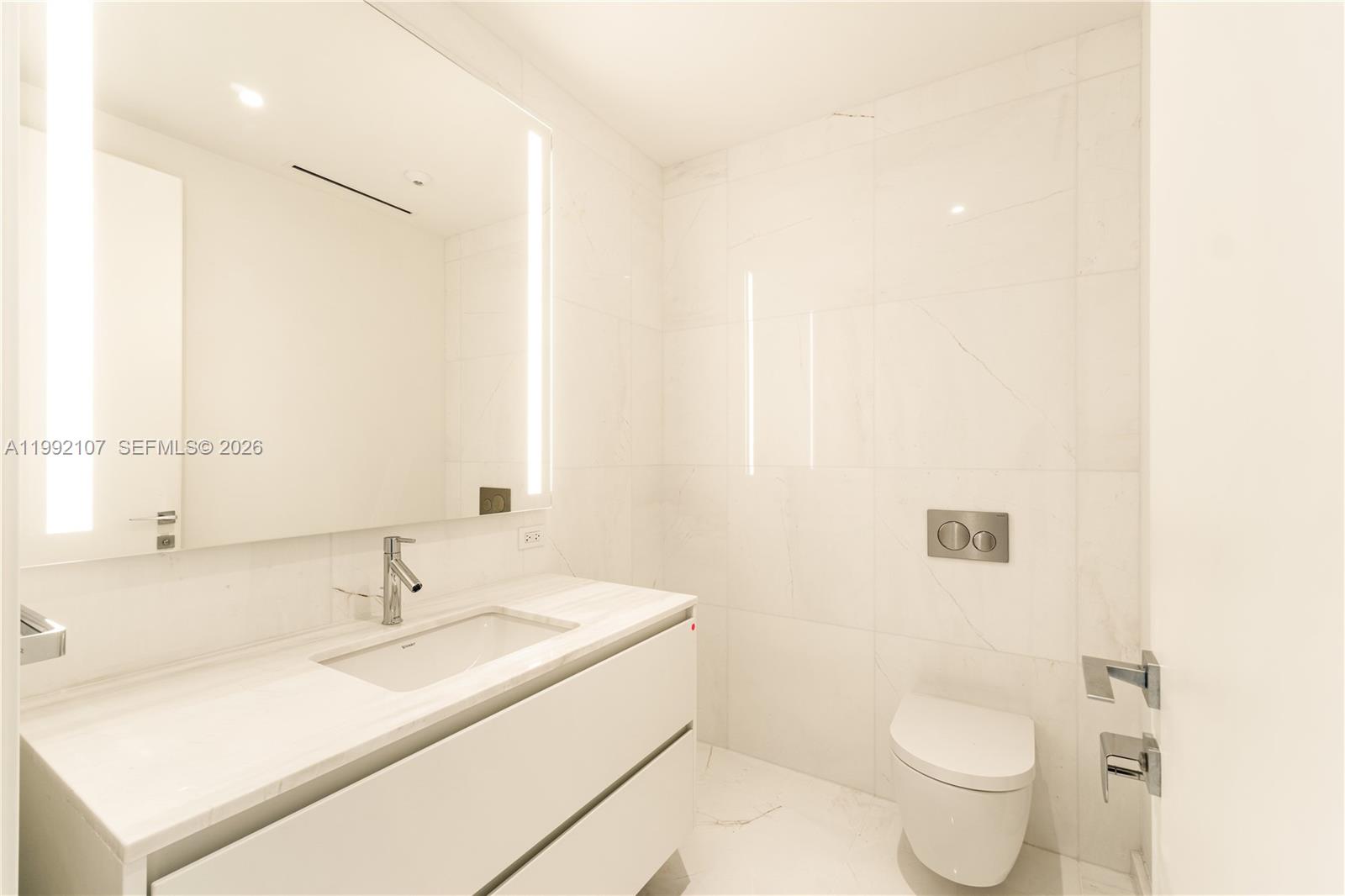 300 Biscayne Boulevard Way #2103C, Miami FL 33131