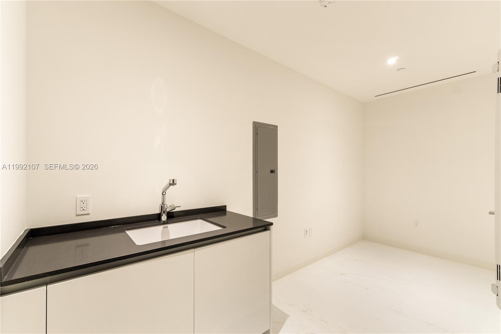 300 Biscayne Boulevard Way #2103C, Miami FL 33131