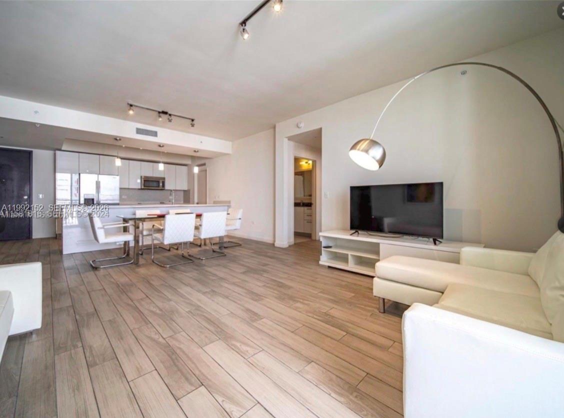 999 SW 1st Ave #2105, Miami FL 33130