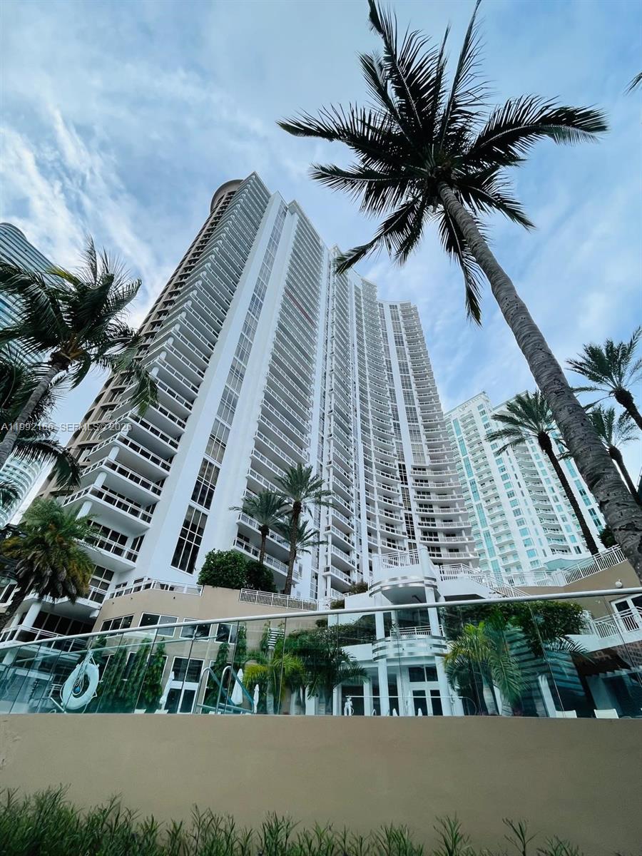901 Brickell Key Blvd #1609, Miami FL 33131