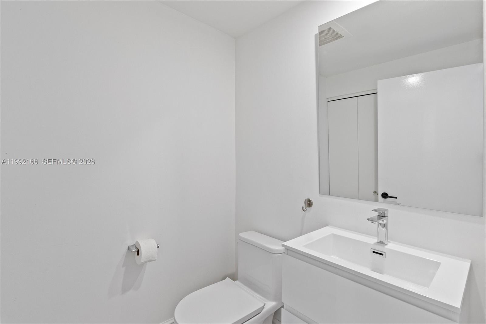 901 Brickell Key Blvd #1609, Miami FL 33131