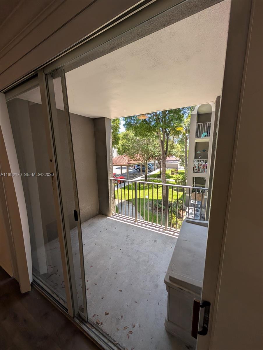 6831 SW 44th St #203, Miami FL 33155