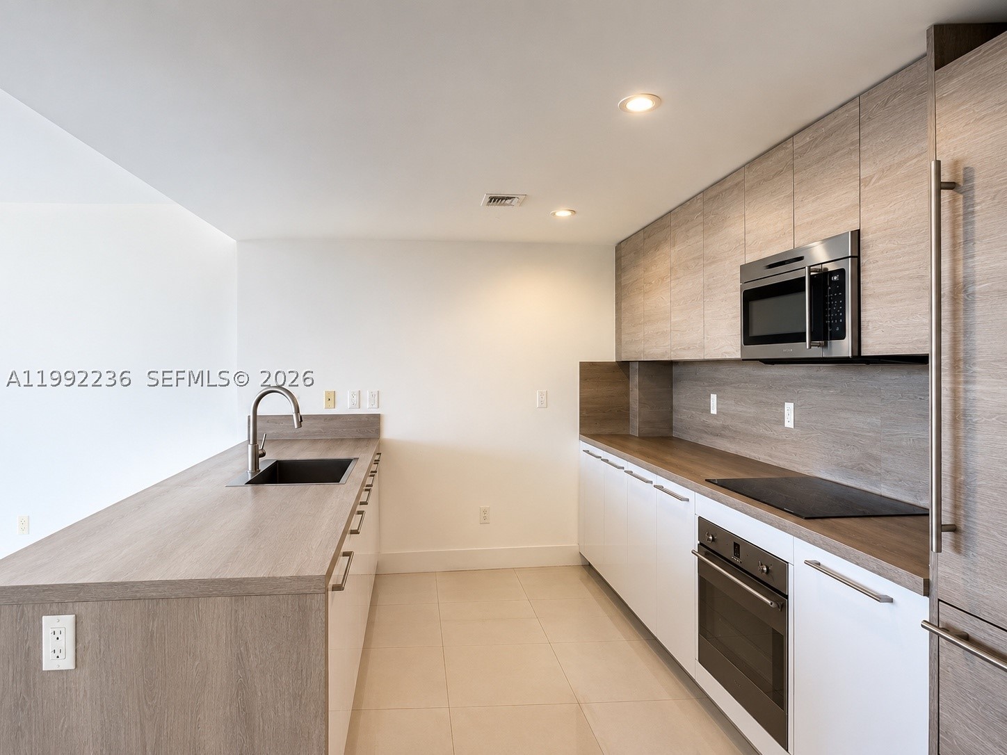 400 Sunny Isles Blvd #819, Sunny Isles Beach FL 33160