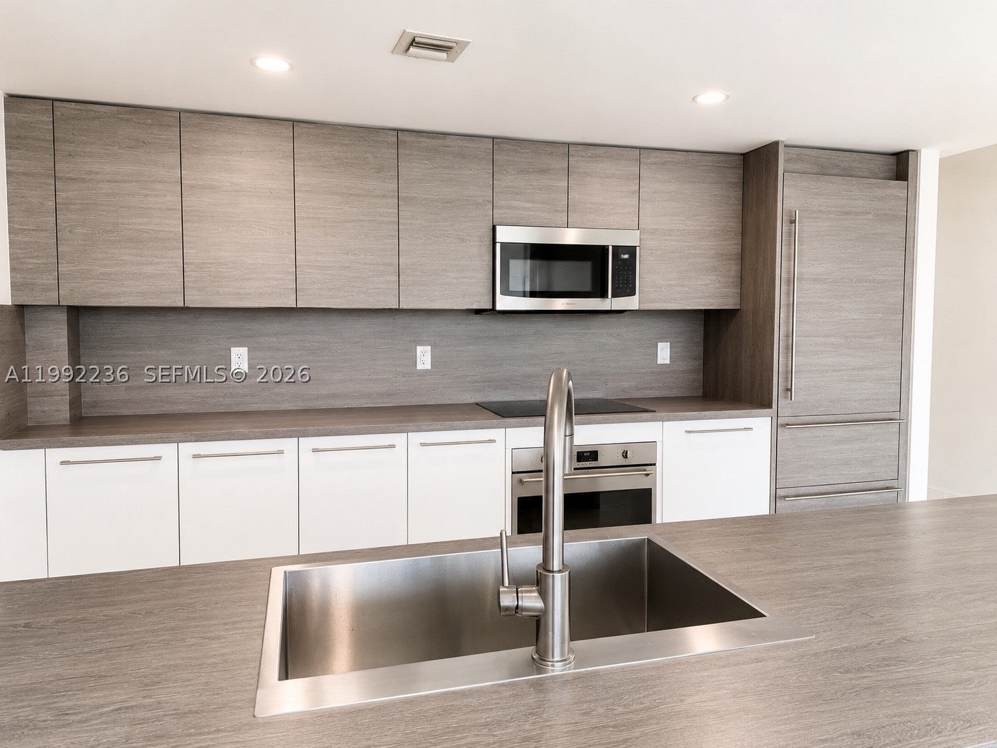 400 Sunny Isles Blvd #819, Sunny Isles Beach FL 33160