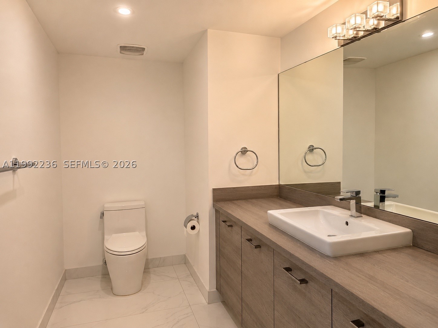 400 Sunny Isles Blvd #819, Sunny Isles Beach FL 33160