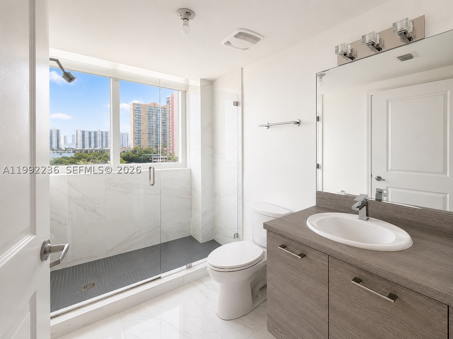 400 Sunny Isles Blvd #819, Sunny Isles Beach FL 33160