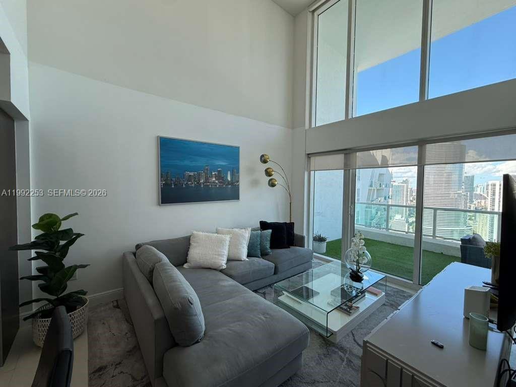 41 SE 5th St #2307, Miami FL 33131