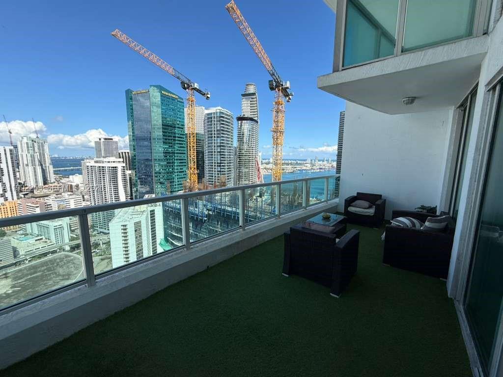 41 SE 5th St #2307, Miami FL 33131