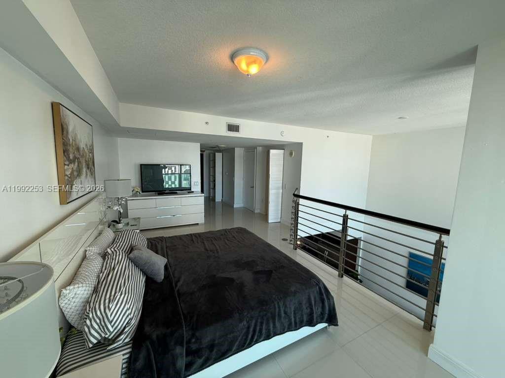 41 SE 5th St #2307, Miami FL 33131