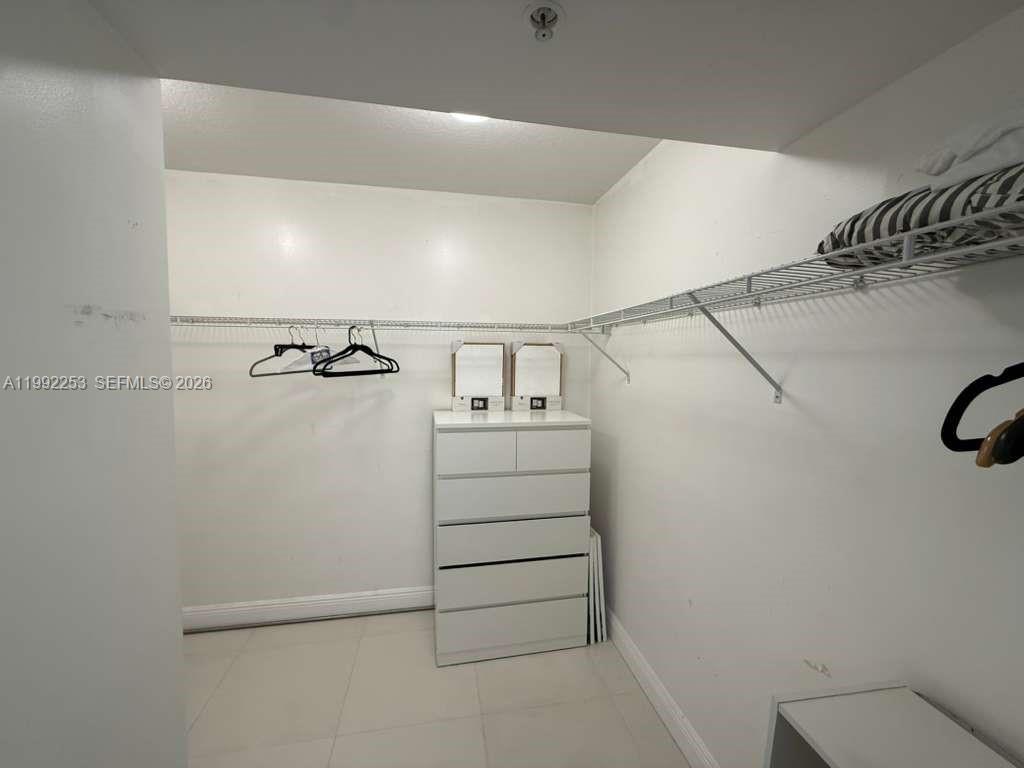 41 SE 5th St #2307, Miami FL 33131