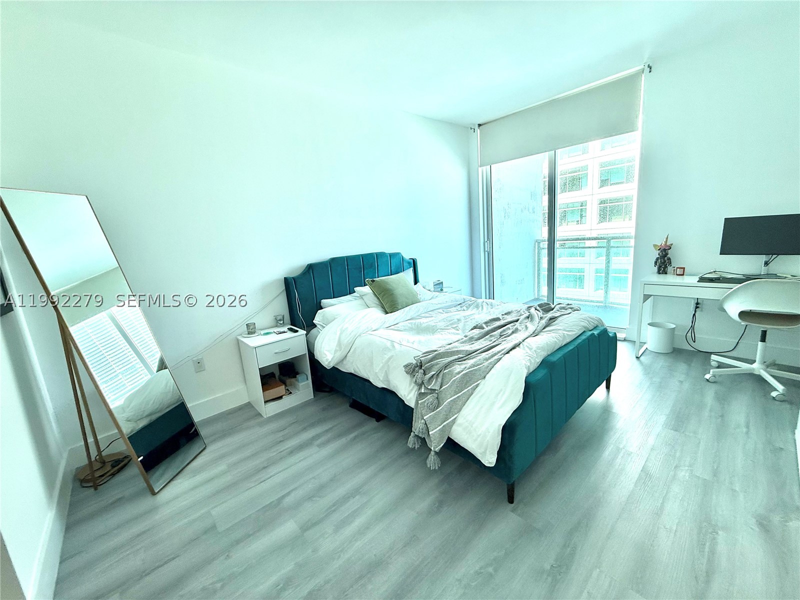 950 Brickell Bay Dr #2706, Miami FL 33131