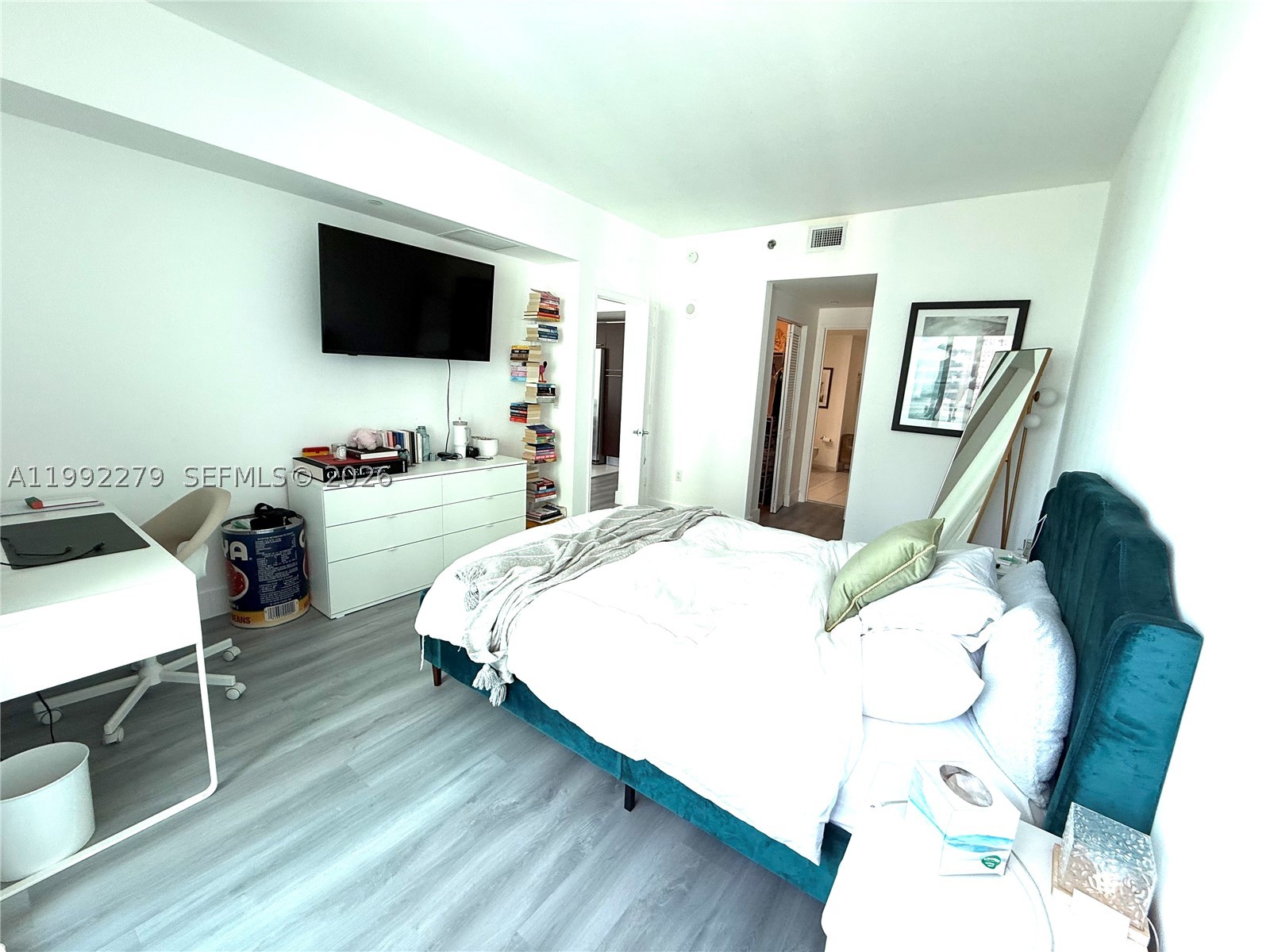 950 Brickell Bay Dr #2706, Miami FL 33131
