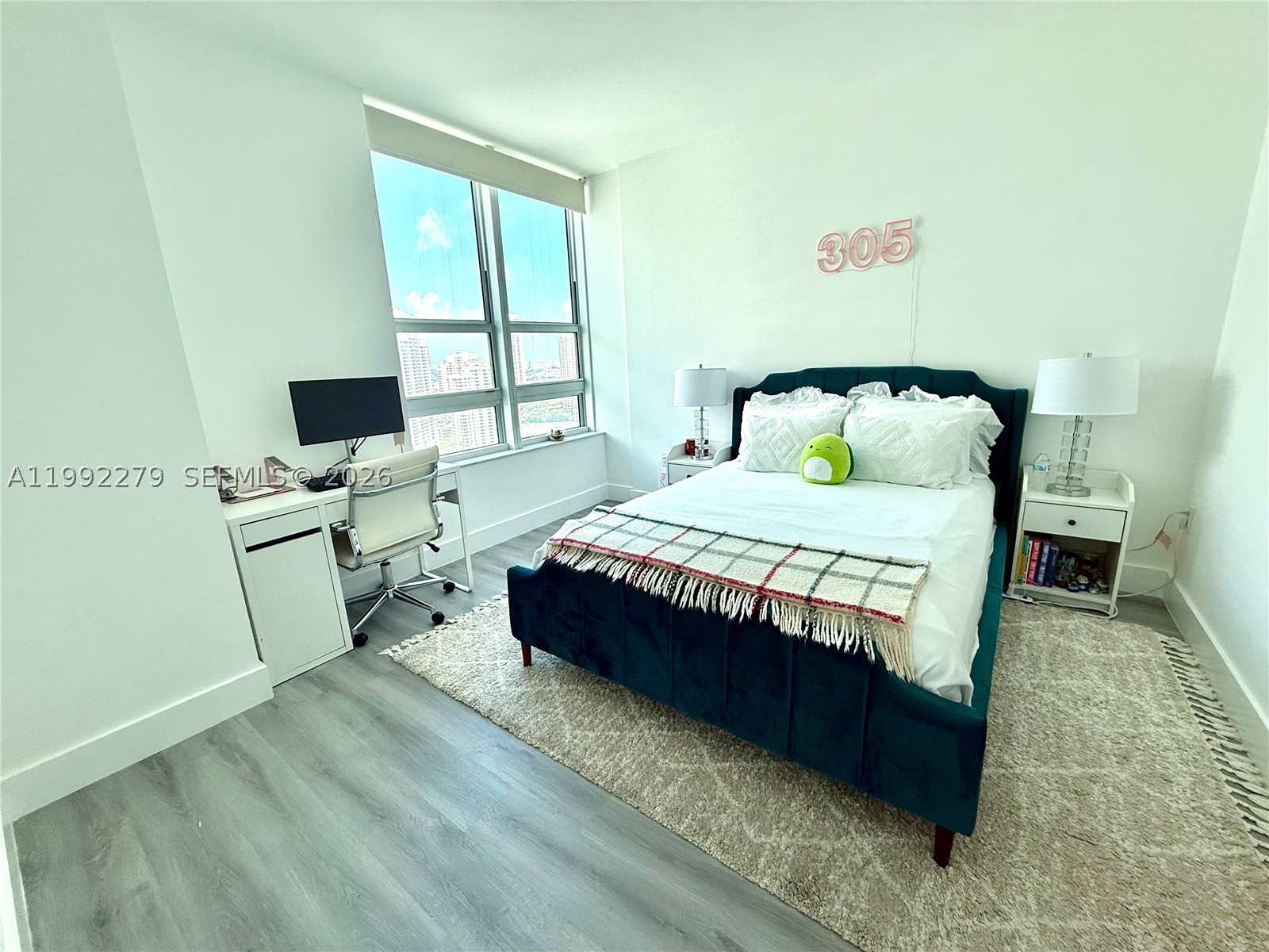 950 Brickell Bay Dr #2706, Miami FL 33131