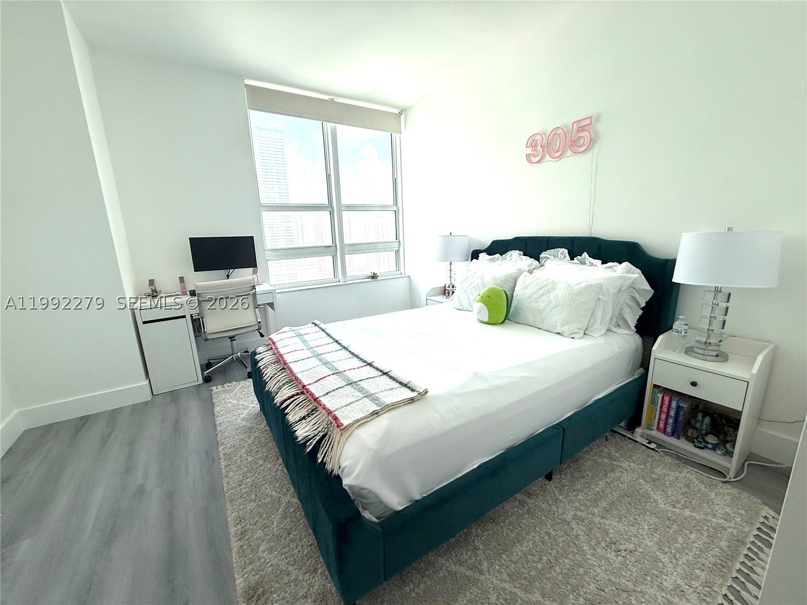 950 Brickell Bay Dr #2706, Miami FL 33131