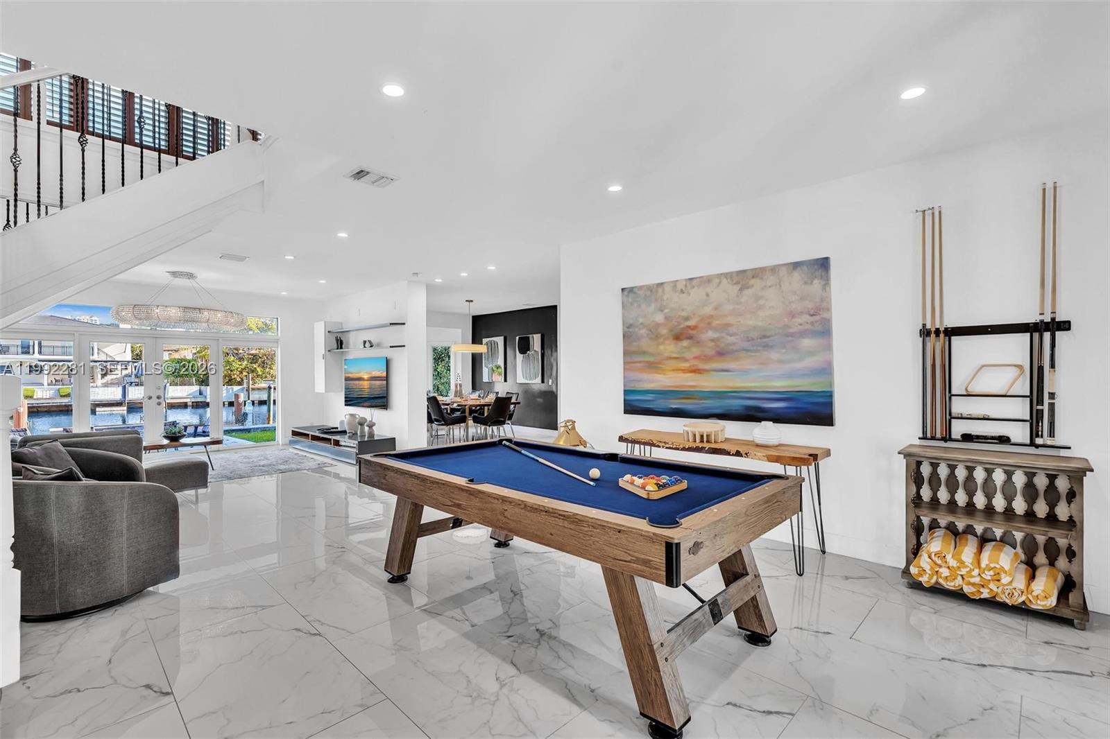 472 Sunset Dr, Hallandale Beach FL 33009
