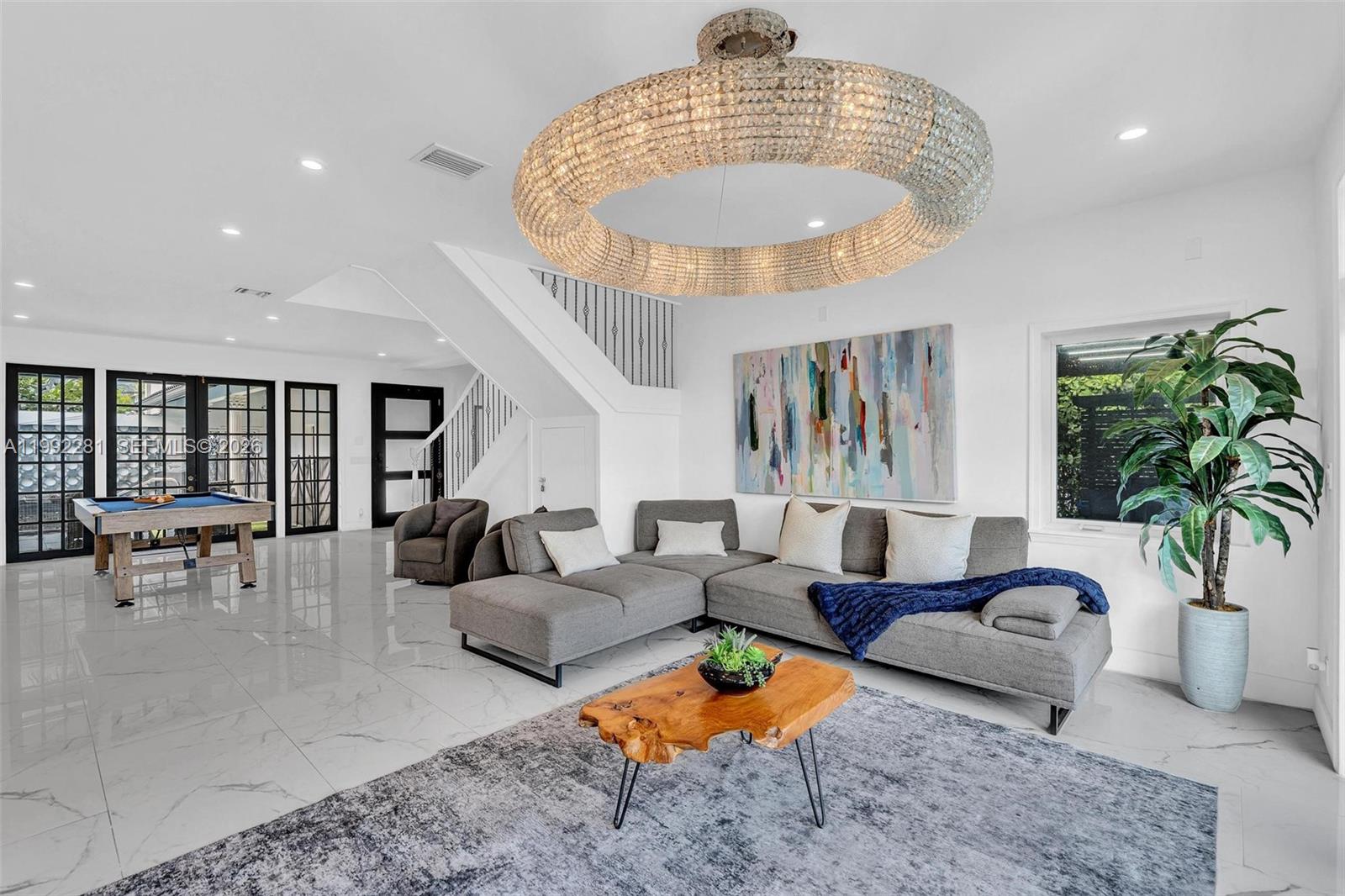 472 Sunset Dr, Hallandale Beach FL 33009