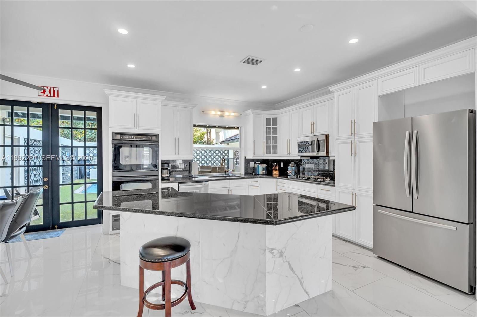 472 Sunset Dr, Hallandale Beach FL 33009