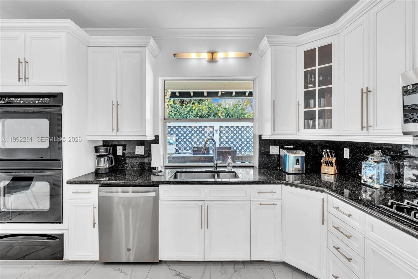 472 Sunset Dr, Hallandale Beach FL 33009