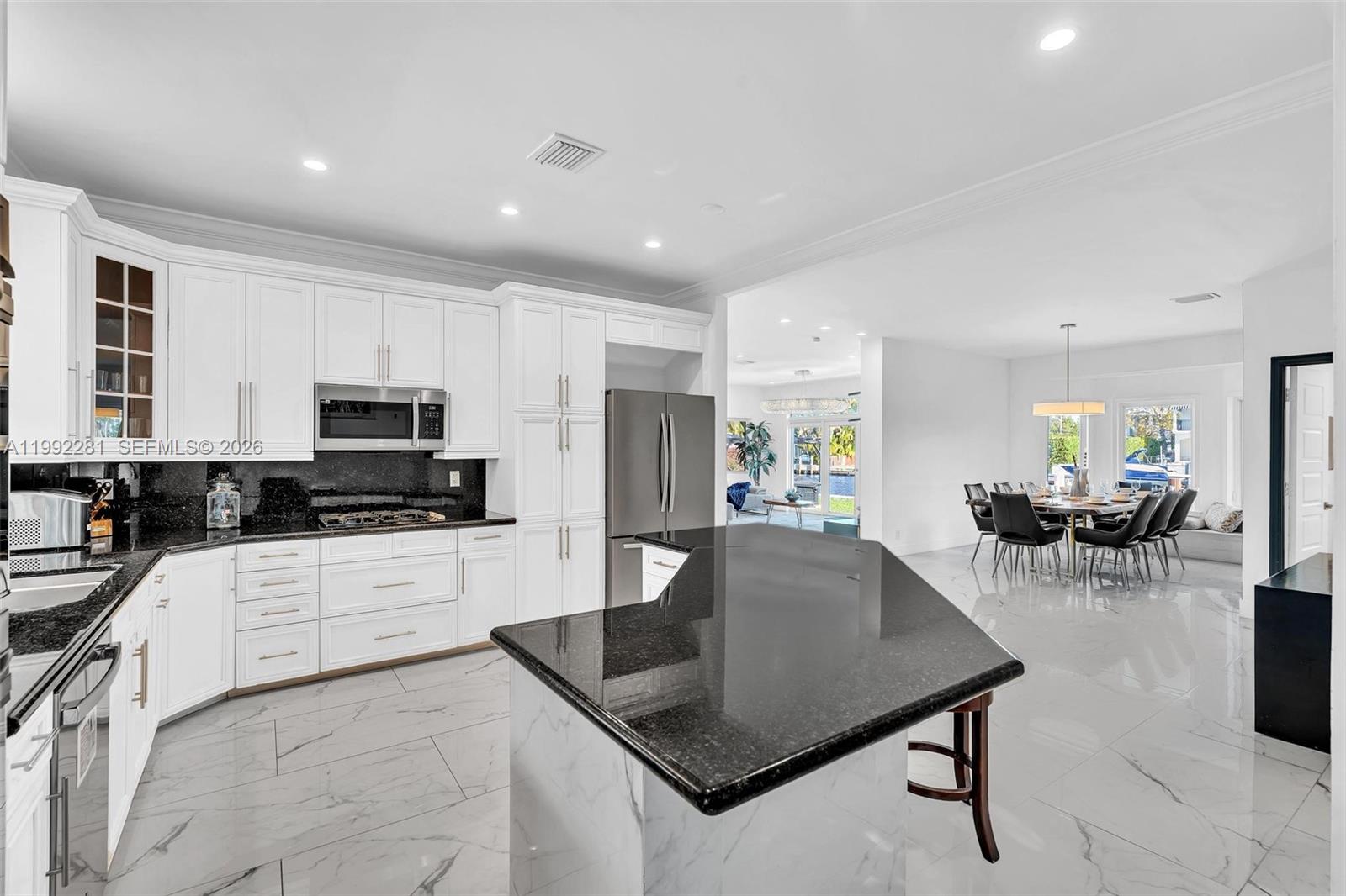472 Sunset Dr, Hallandale Beach FL 33009