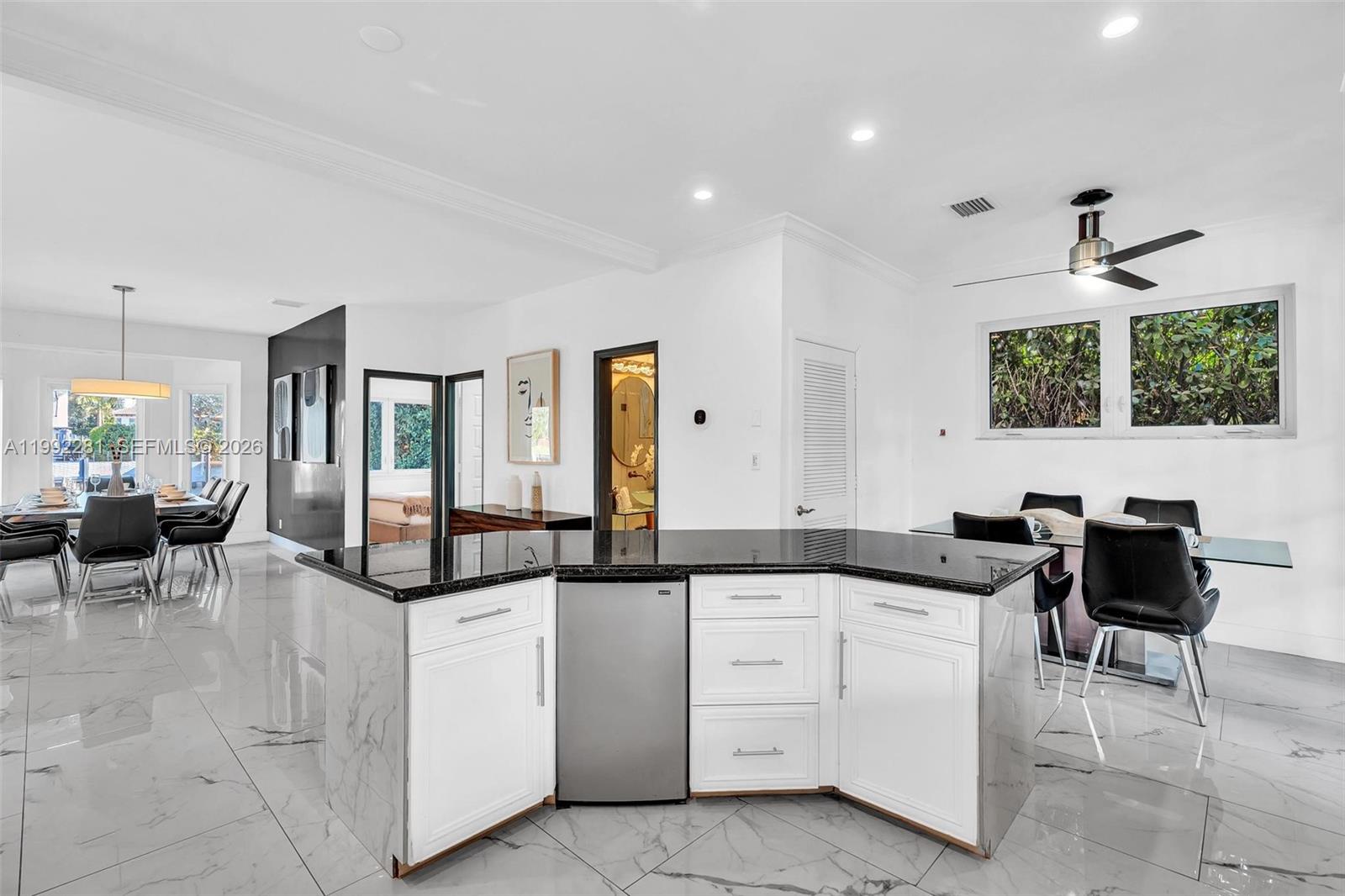 472 Sunset Dr, Hallandale Beach FL 33009