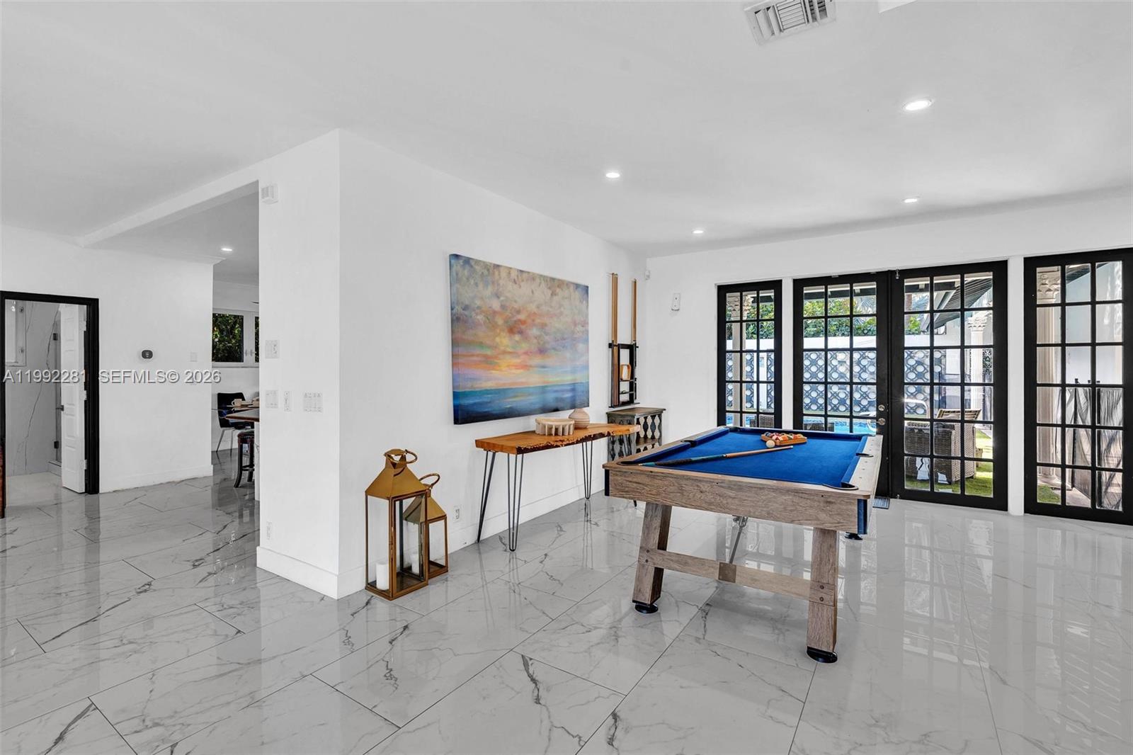 472 Sunset Dr, Hallandale Beach FL 33009