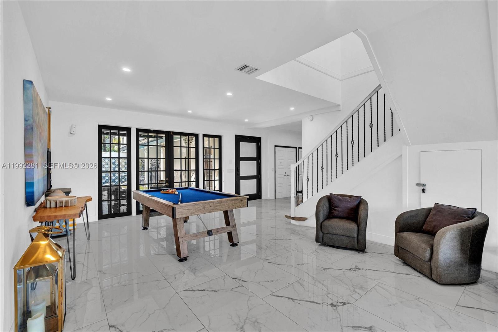 472 Sunset Dr, Hallandale Beach FL 33009