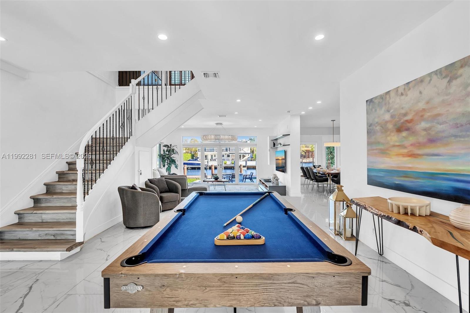 472 Sunset Dr, Hallandale Beach FL 33009
