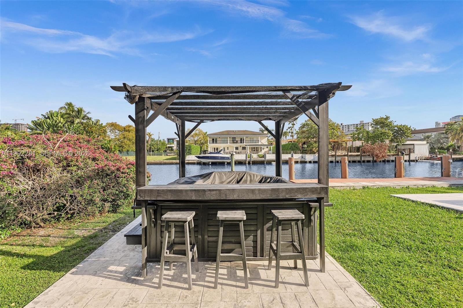 472 Sunset Dr, Hallandale Beach FL 33009